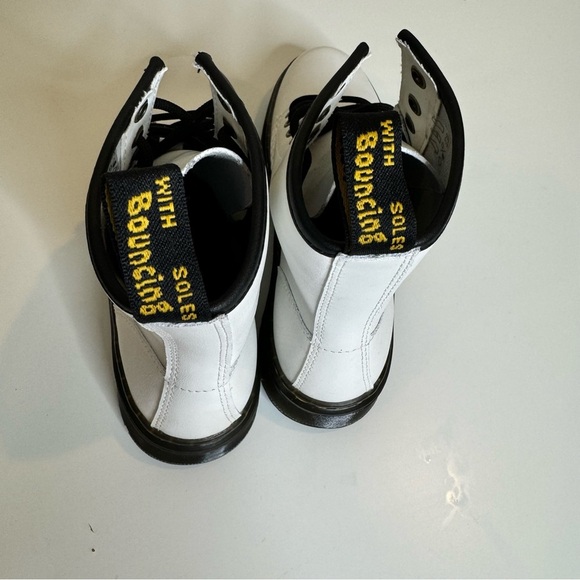 Dr. Martens Zavala 8-Eyelet Combat Boot, NWOT size 7 - Picture 4 of 10